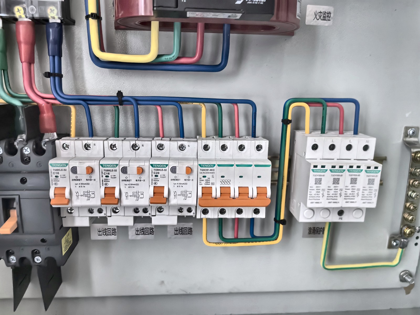 Circuit breaker outgoing circuits wiring in low voltage distribution panel